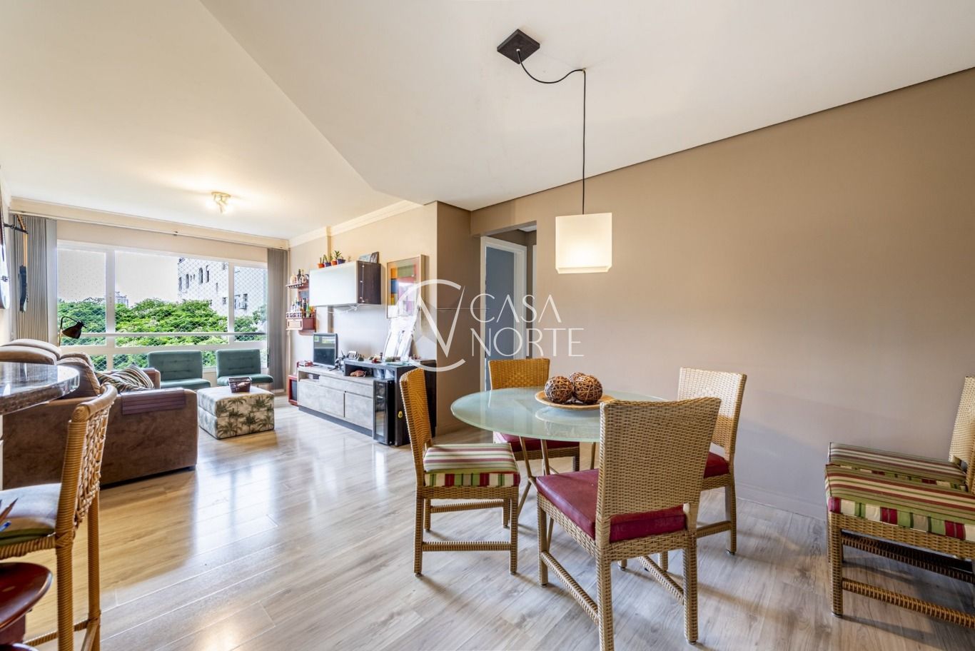 Apartamento à venda com 2 quartos, 69m², 1 suíte, 2 vagas, Rua Dona Eugênia no bairro Santa Cecília em Porto Alegre