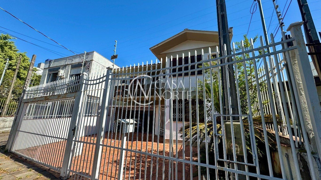 Casa à venda com -4 quarto, 400m², 2 suítes, 4 vagas, Rua Damasco no bairro Azenha em Porto Alegre