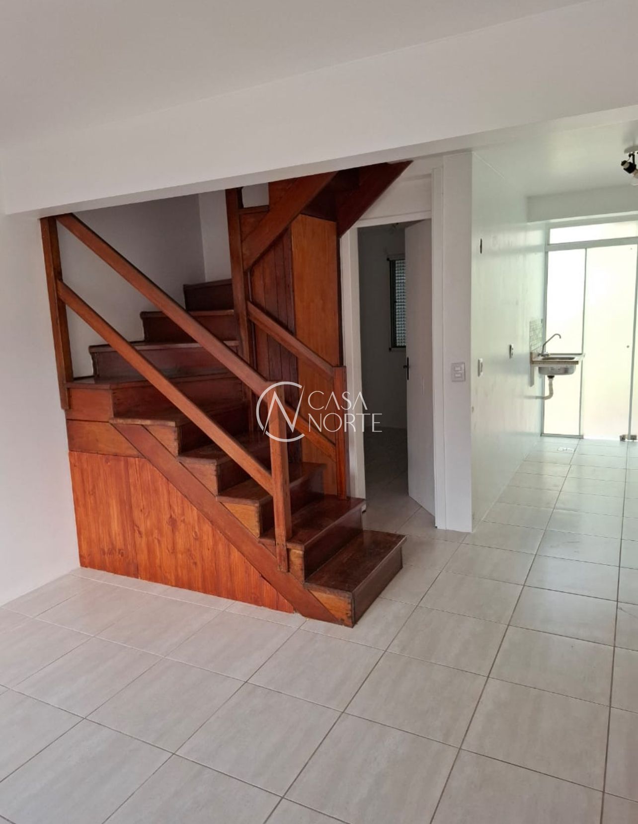 Casa à venda com 2 quartos, 91m², 1 vaga, Avenida Faria Lobato no bairro Sarandi em Porto Alegre