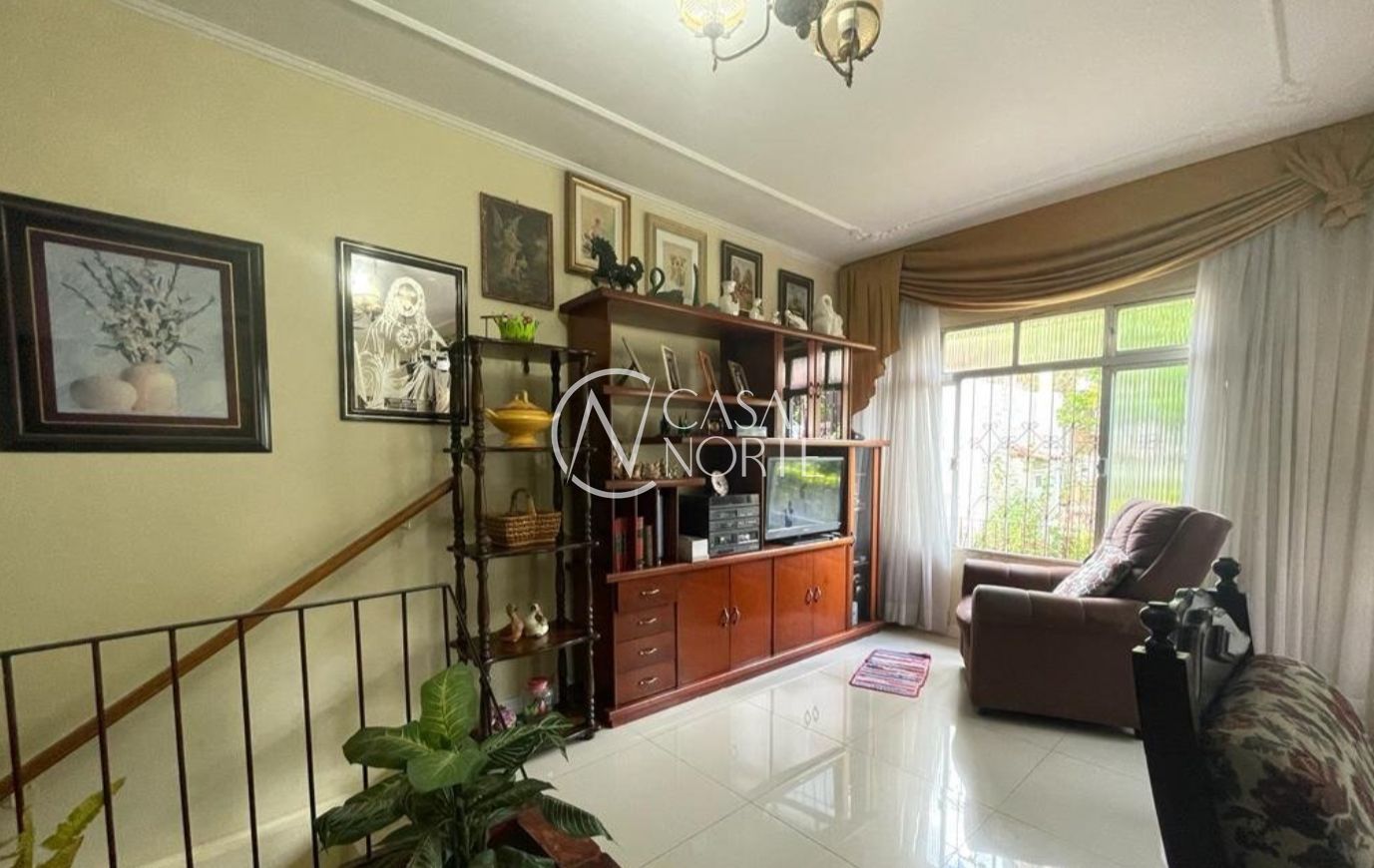 Casa à venda com 3 quartos, 190m², 1 suíte, 2 vagas, Rua Monte Flor no bairro Jardim Floresta em Porto Alegre