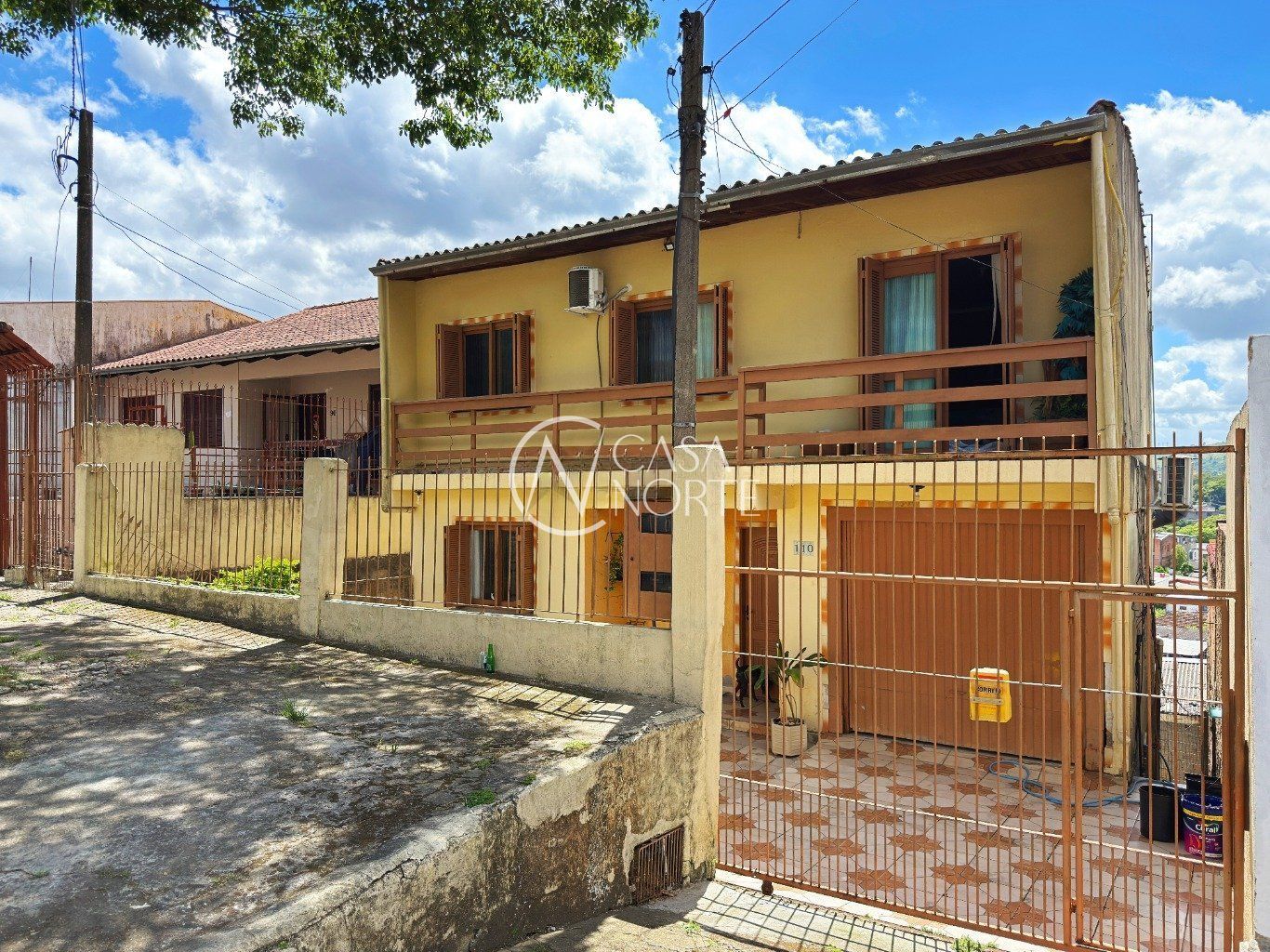 Casa à venda com 3 quartos, 198m², 1 suíte, 2 vagas, Avenida Sargento Manoel Raymundo Soares no bairro Jardim Carvalho em Porto Alegre