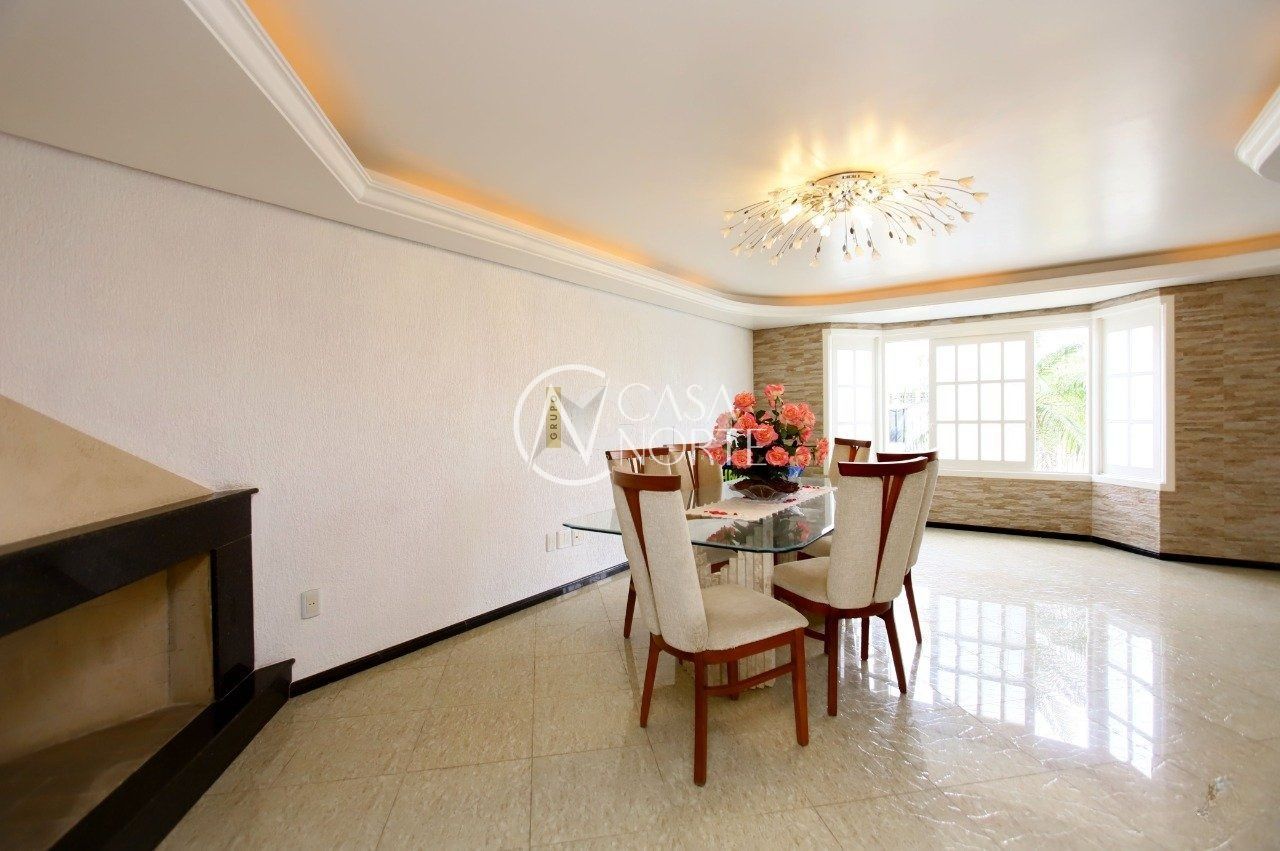 Casa à venda com 3 quartos, 263m², 1 suíte, 2 vagas, Rua Santo Expedito no bairro Parque Santa Fé em Porto Alegre