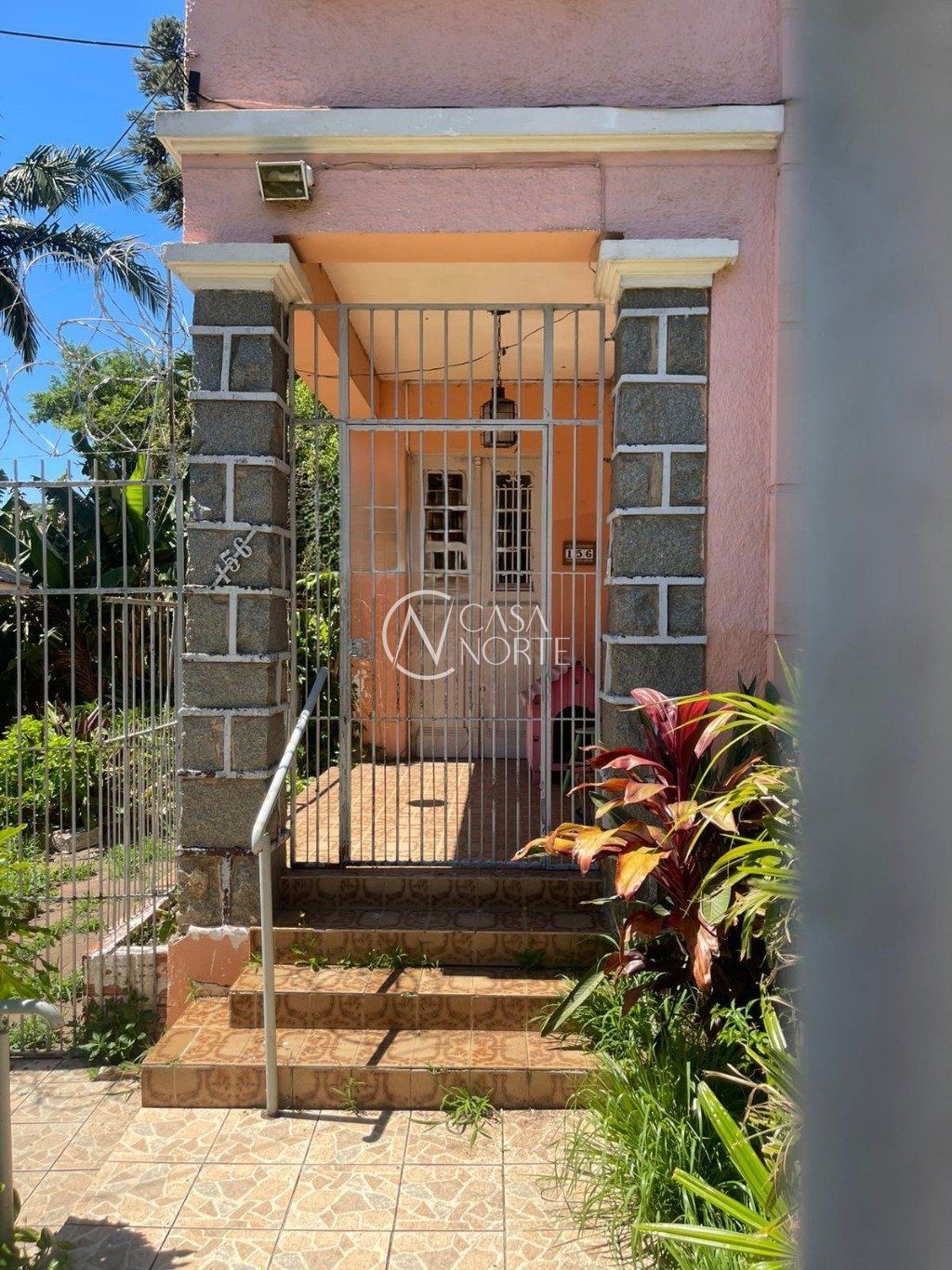 Casa à venda com 4 quartos, 300m², 1 suíte, Rua Humberto de Campos no bairro Partenon em Porto Alegre