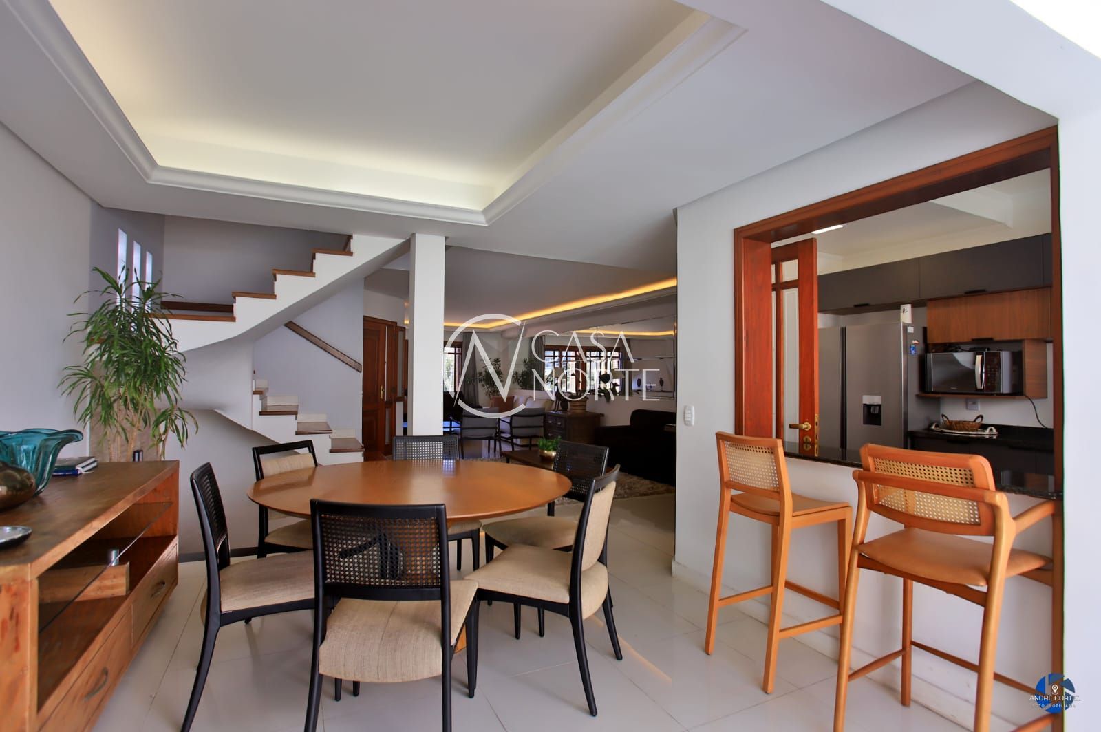 Casa à venda com 3 quartos, 285m², 1 suíte, 3 vagas, Rua Comendador Creidy no bairro Chácara das Pedras em Porto Alegre