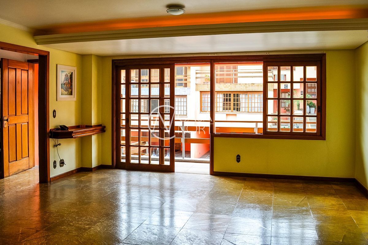 Casa de Condomínio à venda com 3 quartos, 286m², 1 suíte, 3 vagas, Rua Dona Ondina no bairro Menino Deus em Porto Alegre