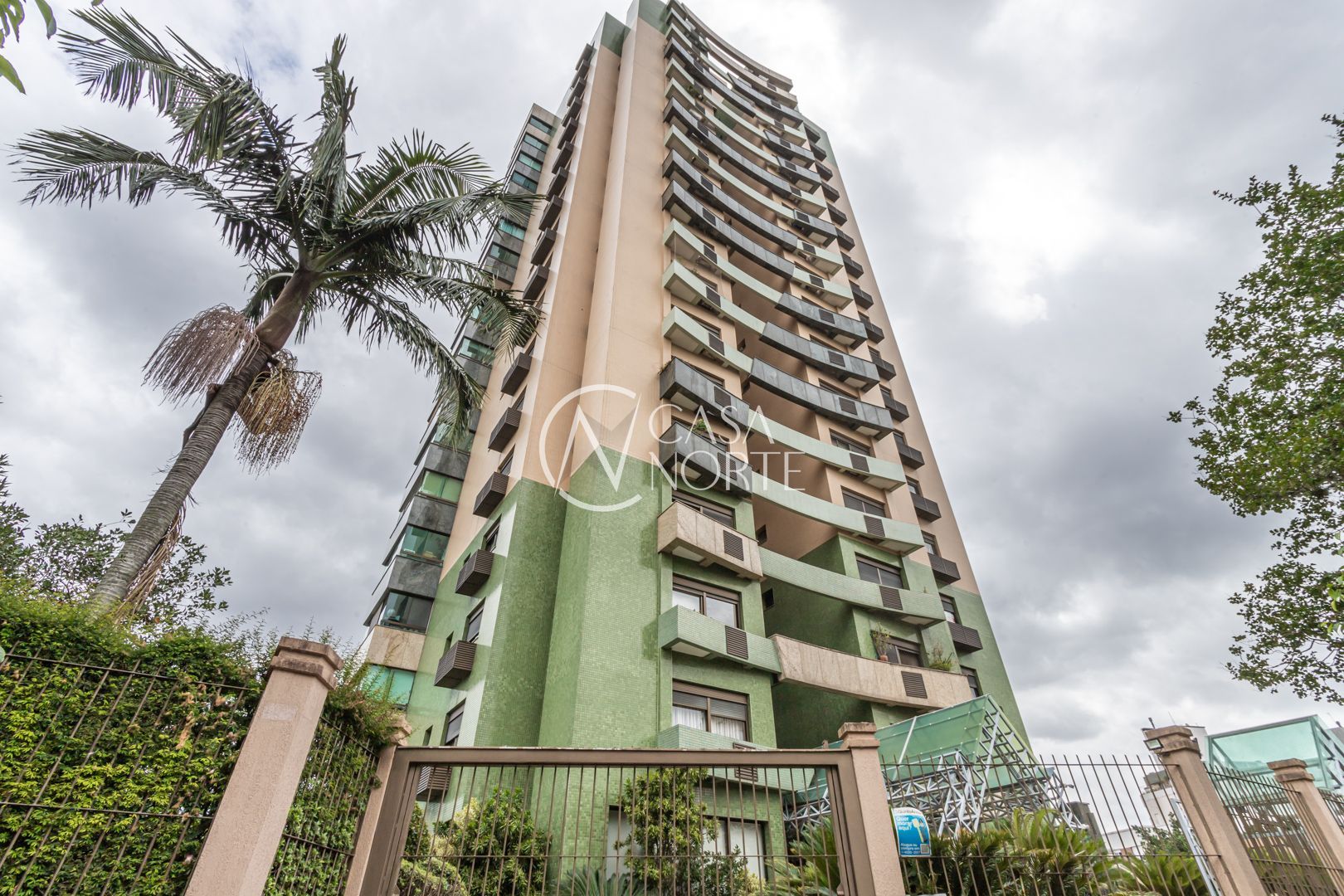 Apartamento à venda com 2 quartos, 98m², 1 suíte, 3 vagas, Rua Guararapes no bairro Petrópolis em Porto Alegre