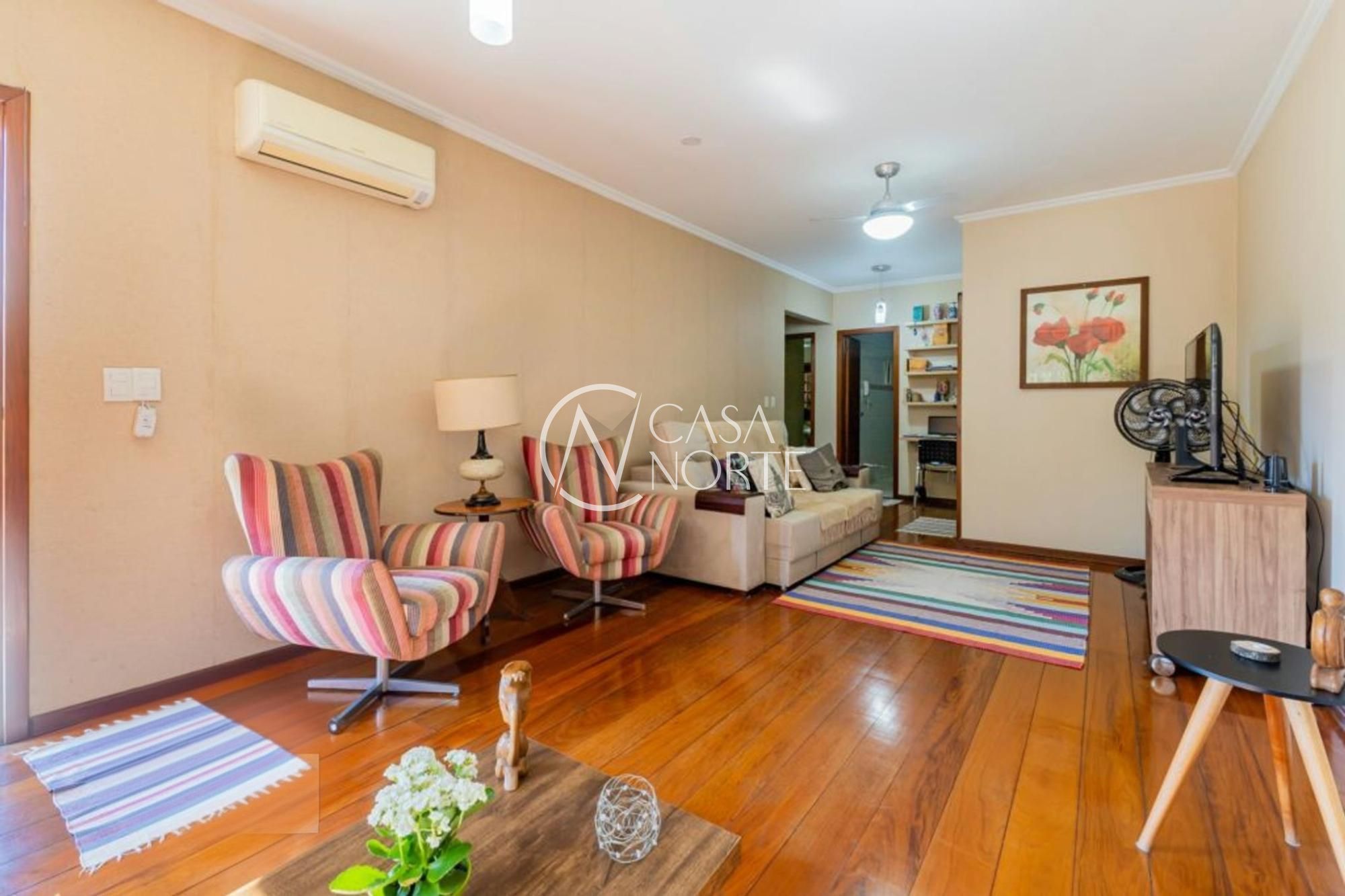 Casa à venda com 3 quartos, 1640m², 2 suítes, 3 vagas, Rua Marista no bairro Vila João Pessoa em Porto Alegre