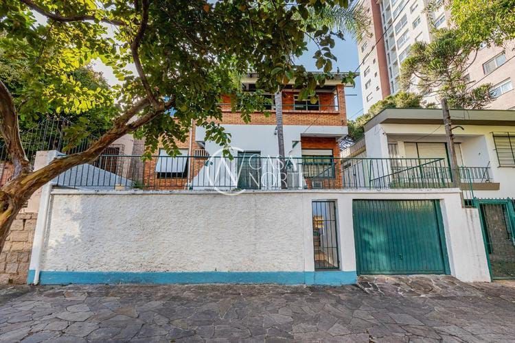 Casa à venda com 6 quartos, 242m², 1 suíte, 2 vagas, Rua Carlos Von Koseritz no bairro São João em Porto Alegre