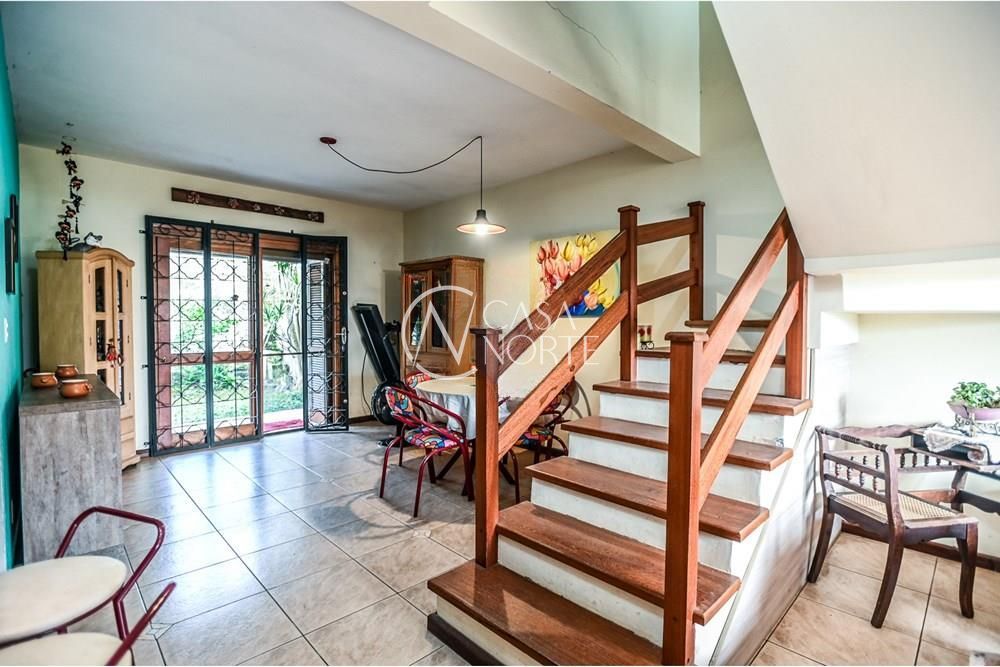 Casa de Condomínio à venda com 2 quartos, 166m², 1 suíte, 2 vagas, Rua Ponciano Pacheco da Silveira no bairro Guarujá em Porto Alegre