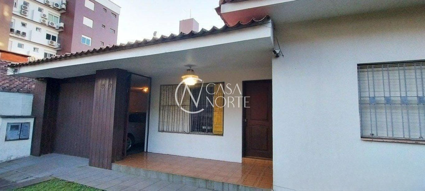 Casa à venda com 4 quartos, 208m², 1 suíte, 4 vagas, Avenida Quito no bairro Jardim Lindóia em Porto Alegre