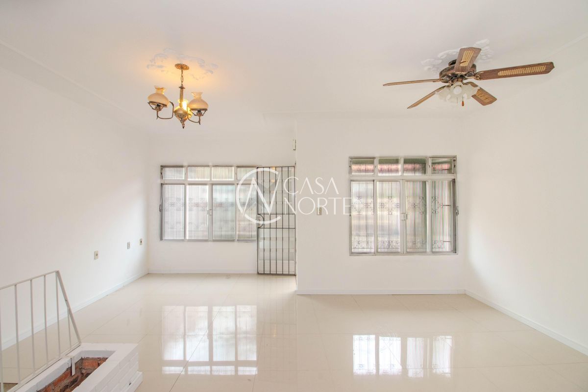 Casa à venda com 3 quartos, 190m², 1 suíte, 2 vagas, Rua Monte Flor no bairro Jardim Floresta em Porto Alegre