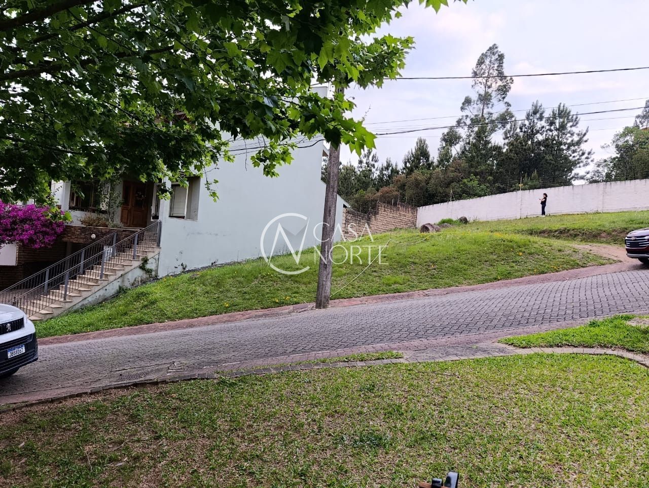 Terreno à venda com 1 quarto com 217m², 1 vaga, Avenida Juca Batista no bairro Hípica em Porto Alegre