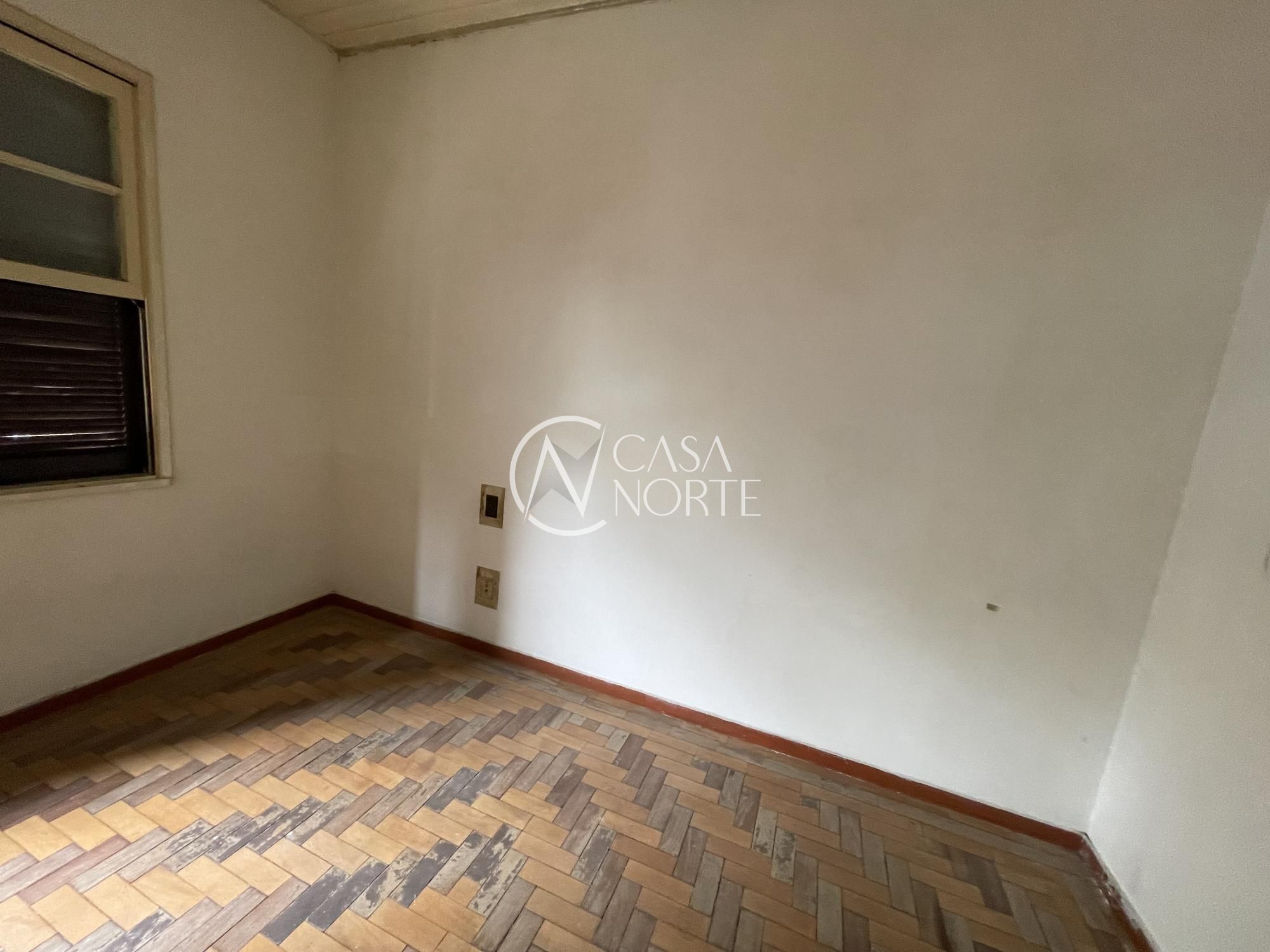 Casa à venda com 3 quartos, 190m², 1 suíte, 3 vagas, Rua Portugal no bairro São João em Porto Alegre