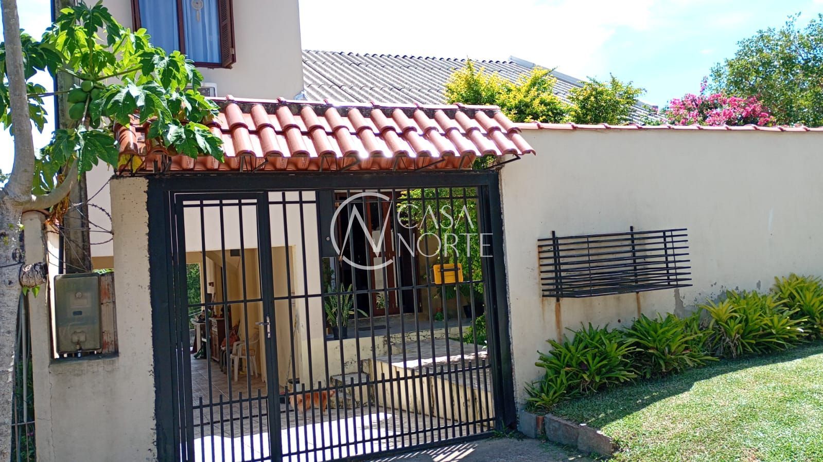 Casa à venda com 2 quartos, 120m², 2 vagas, Beco do Coqueiros no bairro Lomba do Pinheiro em Porto Alegre