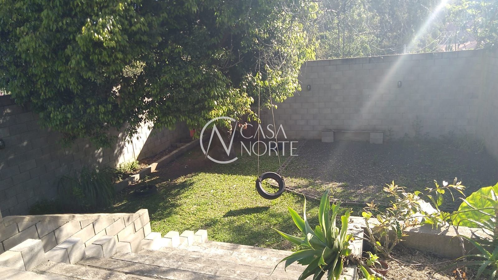 Casa à venda com 2 quartos, 120m², 2 vagas, Beco do Coqueiros no bairro Lomba do Pinheiro em Porto Alegre