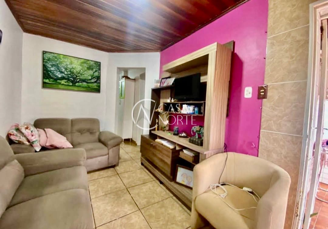 Casa à venda com 2 quartos, 144m², 1 suíte, 2 vagas, Rua Dois de Fevereiro no bairro Passo das Pedras em Porto Alegre