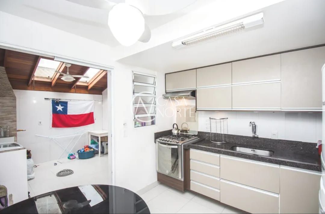 Casa à venda com 2 quartos, 63m², 1 vaga, Avenida Faria Lobato no bairro Sarandi em Porto Alegre
