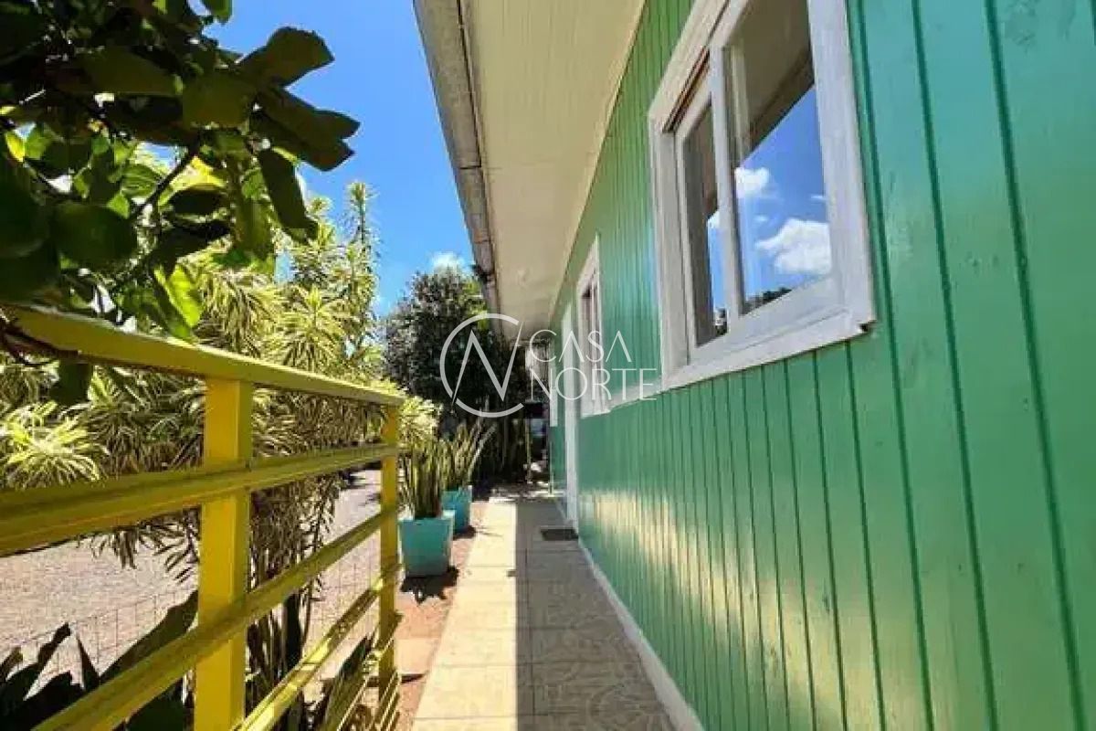 Casa à venda com 3 quartos, 126m², 3 vagas, Rua Amábile Samarani Ferreira no bairro Campo Novo em Porto Alegre