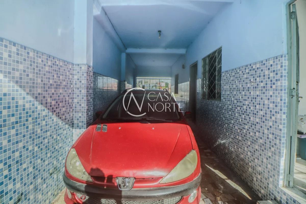 Sobrado à venda com 3 quartos, 300m², 1 suíte, 3 vagas, Rua dos Maias no bairro Rubem Berta em Porto Alegre