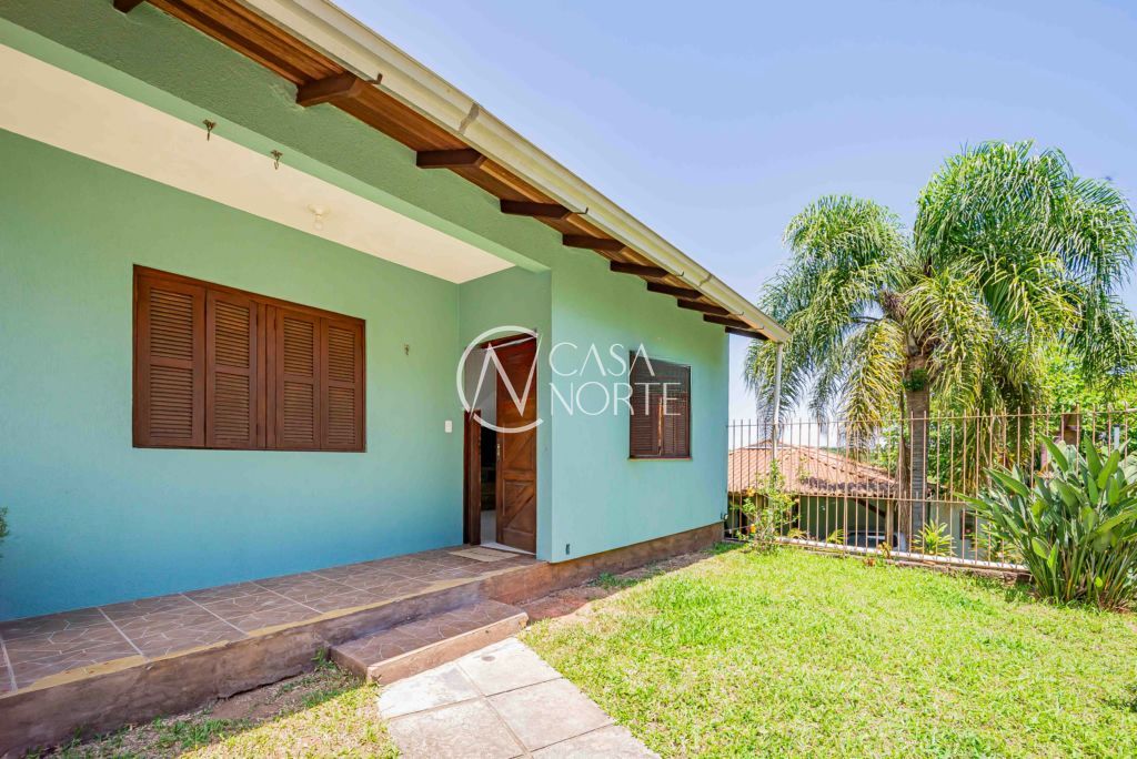 Casa à venda com 3 quartos, 94m², 4 vagas, Rua Ida Passuello no bairro Vila Nova em Porto Alegre