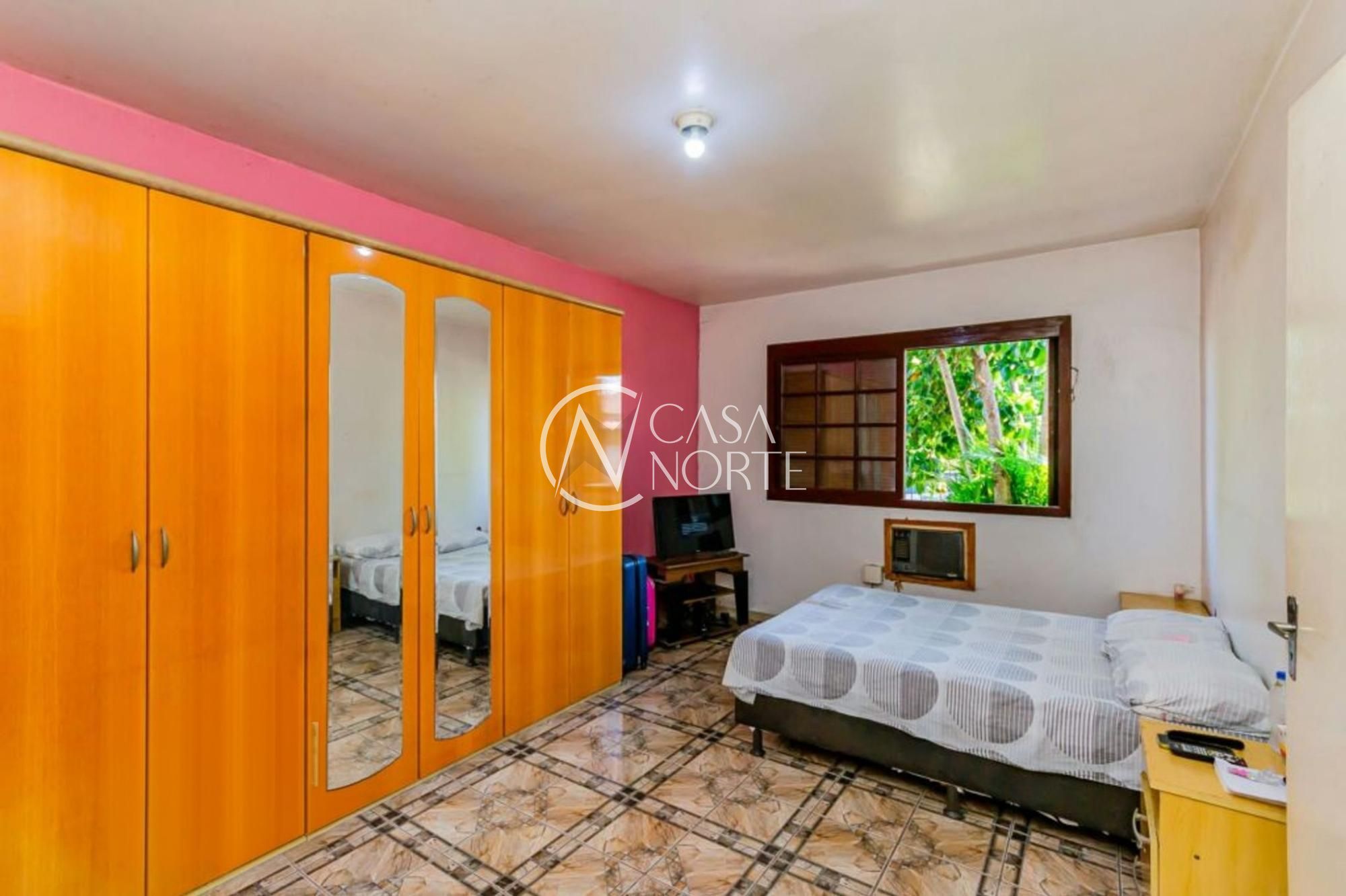 Casa à venda com 3 quartos, 103m², 4 vagas, Rua Rodrigo da Silva Pontes no bairro Sarandi em Porto Alegre