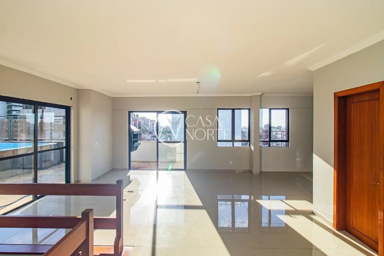 Cobertura à venda com 3 quartos, 222m², 1 suíte, 2 vagas, Rua Pedro Ivo no bairro Mont Serrat em Porto Alegre