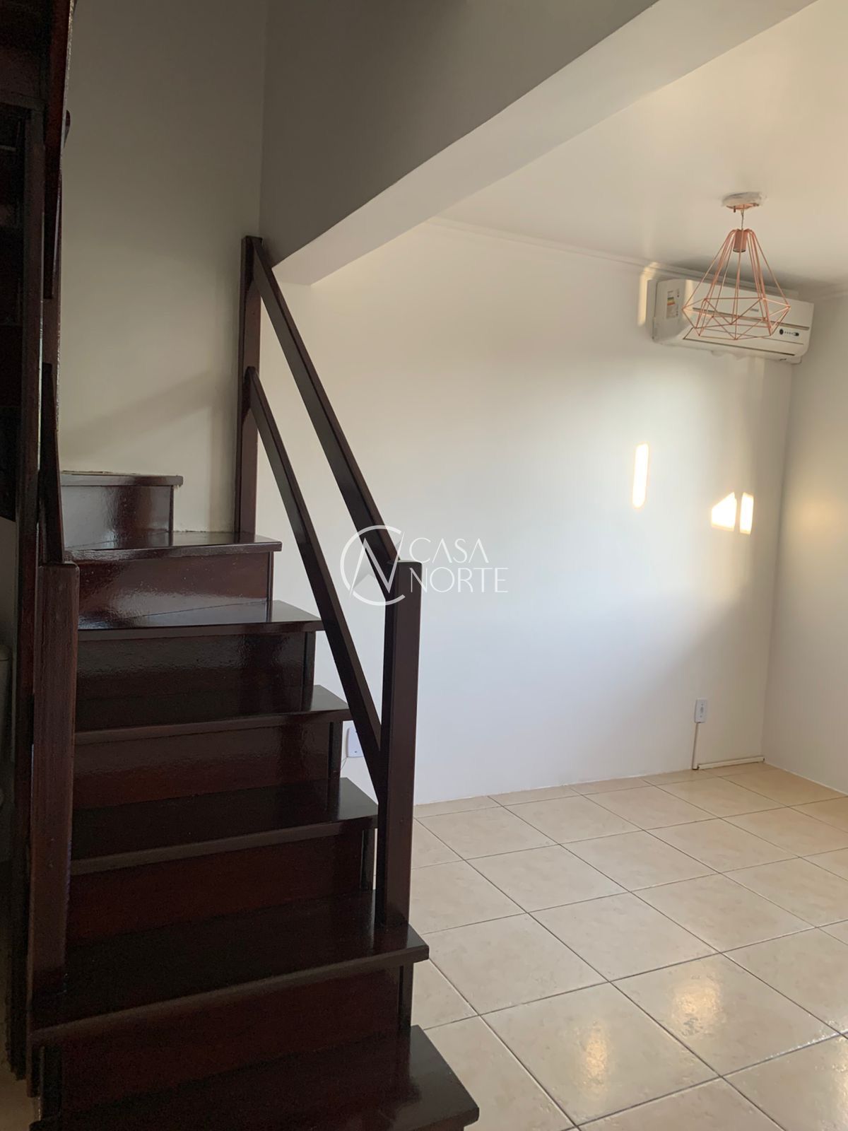 Casa à venda com 2 quartos, 91m², 1 vaga, Avenida Faria Lobato no bairro Sarandi em Porto Alegre