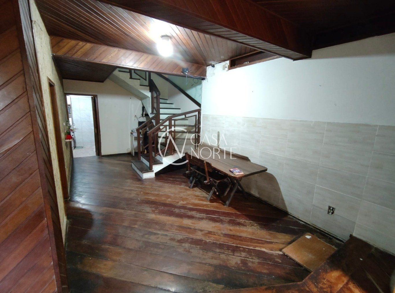 Casa à venda com 3 quartos, 420m², 2 suítes, 2 vagas, Rua Erechim no bairro Nonoai em Porto Alegre