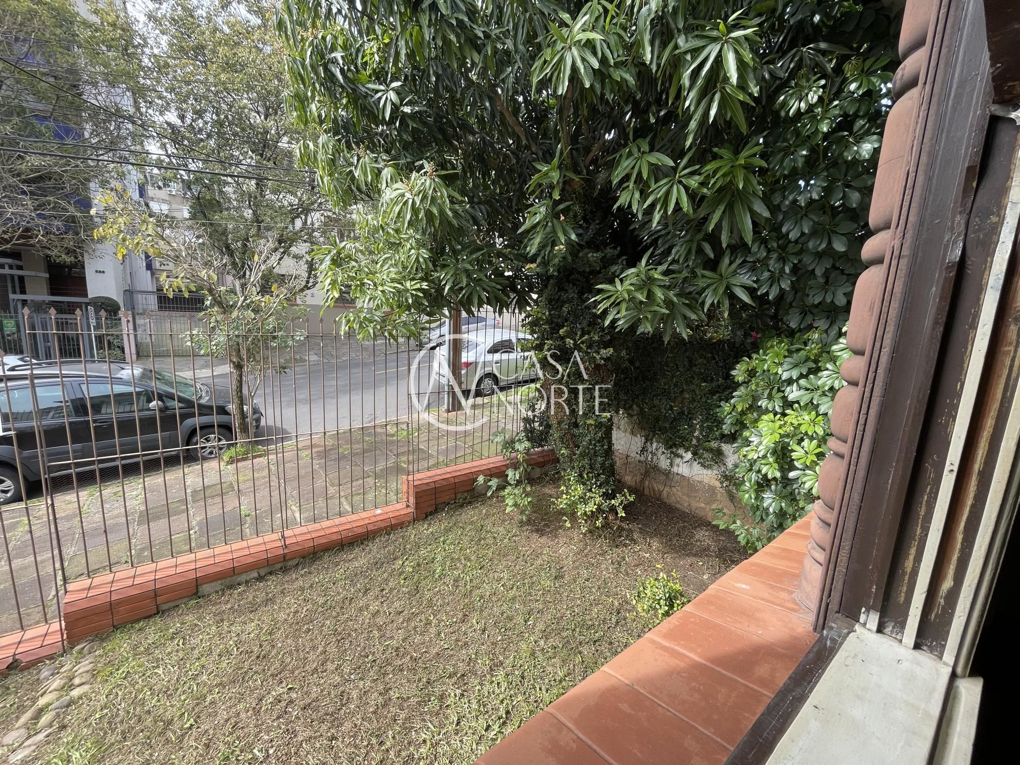 Terreno à venda com 3 quartos com 300m², 1 suíte, 3 vagas, Rua Portugal no bairro São João em Porto Alegre