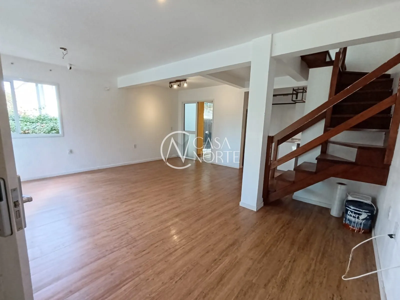 Casa de Condomínio à venda com 3 quartos, 118m², 1 suíte, 2 vagas, Rua Vicenza no bairro Mário Quintana em Porto Alegre