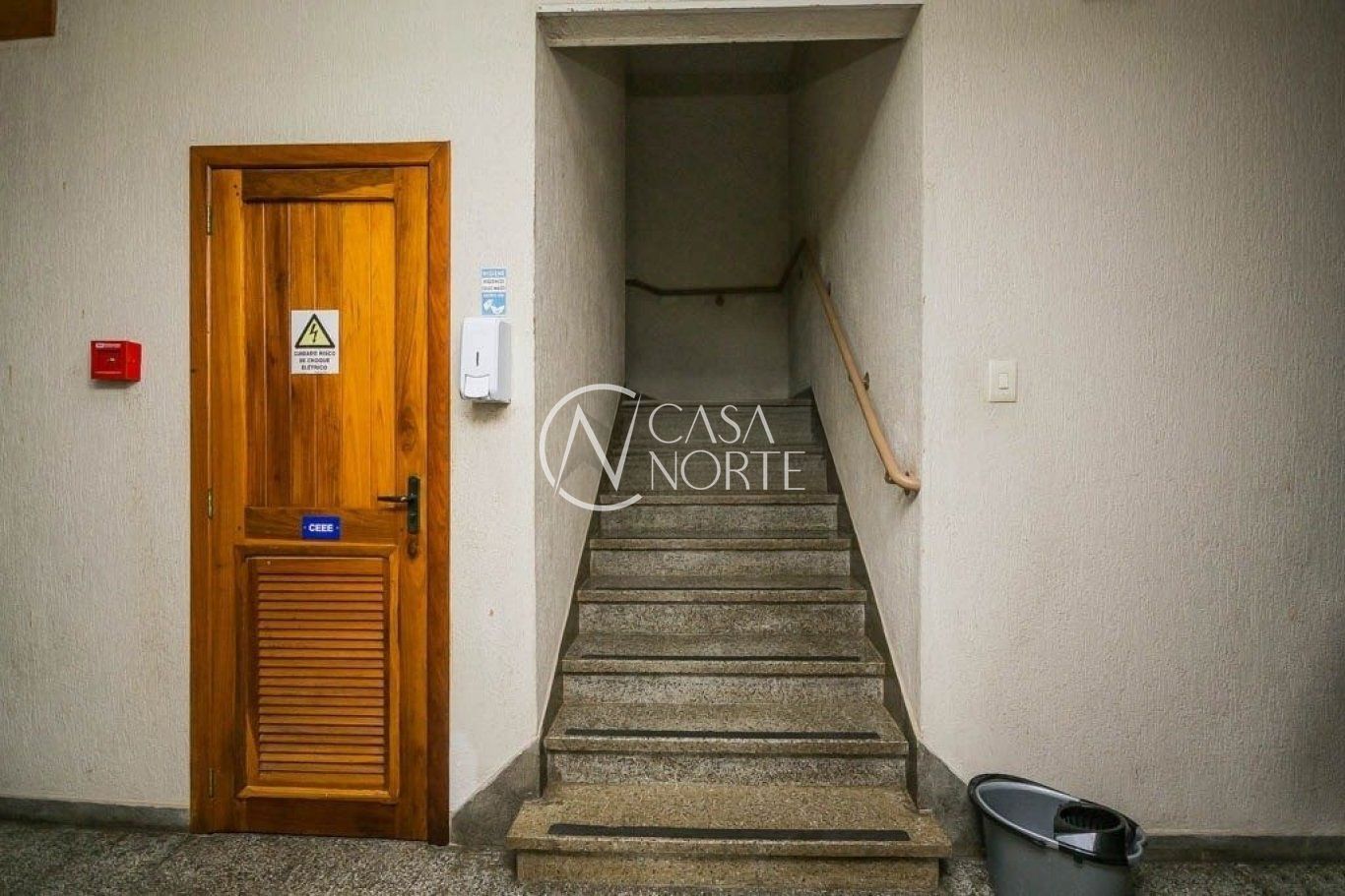 Apartamento à venda com 2 quartos, 75m², Rua Dona Augusta no bairro Menino Deus em Porto Alegre