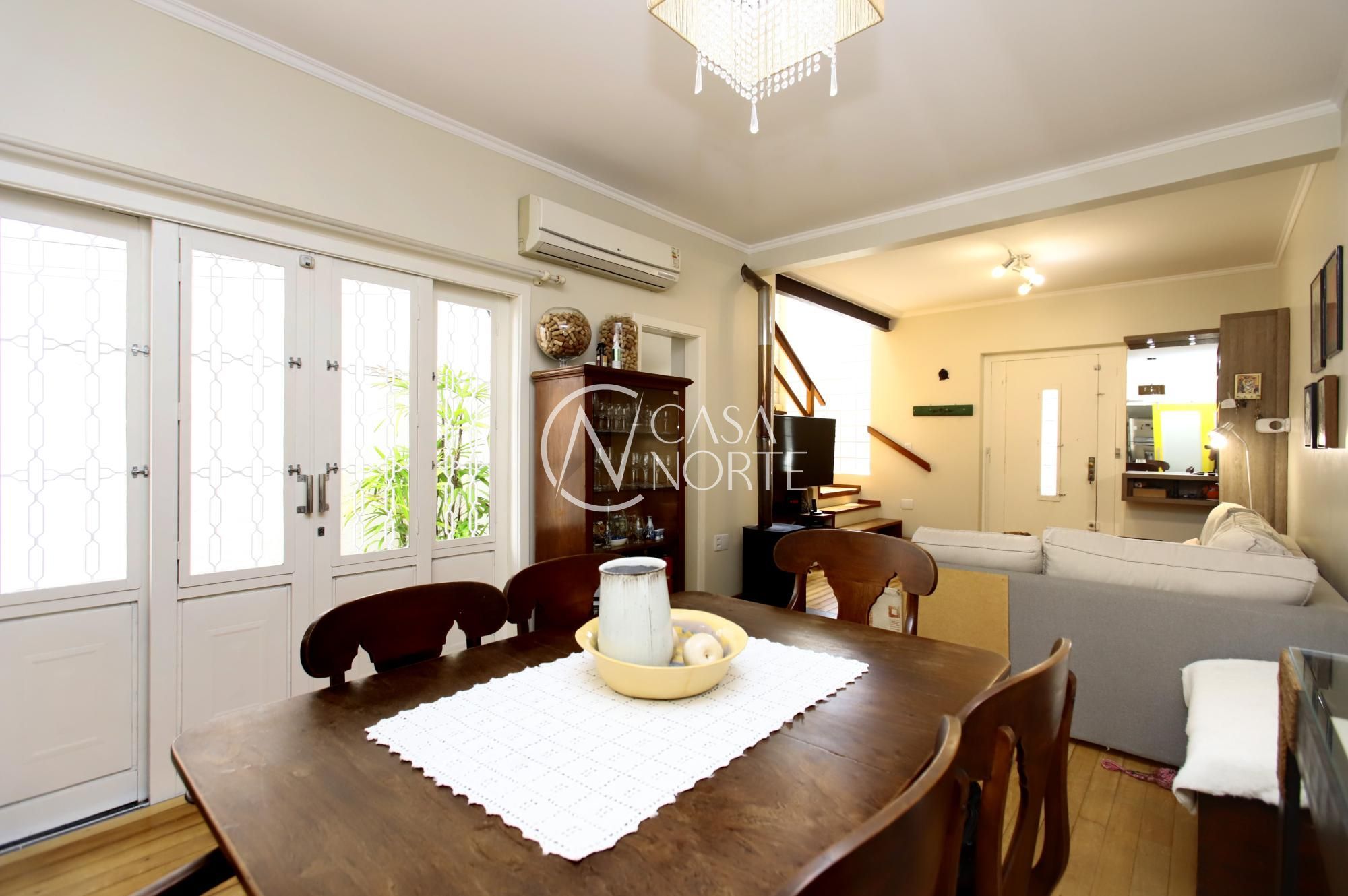 Casa à venda com 4 quartos, 217m², 1 suíte, 3 vagas, Rua Francisco Ferrer no bairro Rio Branco em Porto Alegre