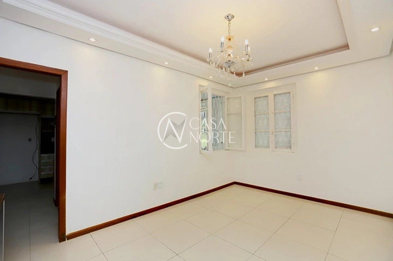 Casa à venda com 2 quartos, 280m², 1 suíte, 3 vagas, Avenida Nonoai no bairro Nonoai em Porto Alegre