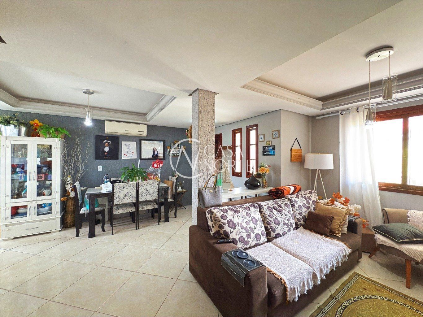 Casa à venda com 3 quartos, 198m², 1 suíte, 2 vagas, Avenida Sargento Manoel Raymundo Soares no bairro Jardim Carvalho em Porto Alegre