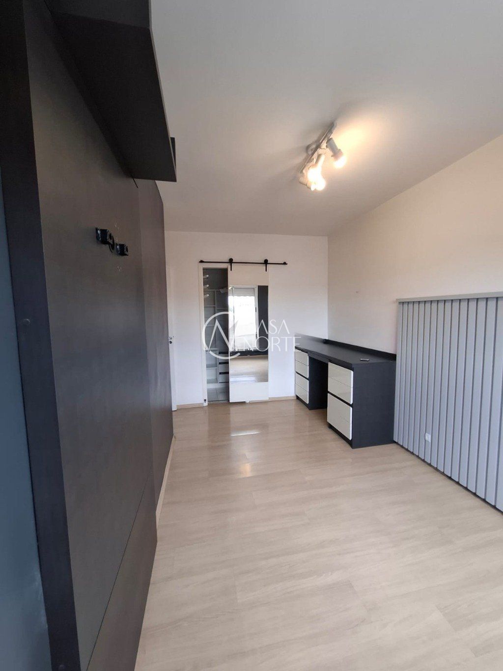 Apartamento à venda com 2 quartos, 52m², 1 suíte, 1 vaga, Avenida Assis Brasil no bairro São Sebastião em Porto Alegre