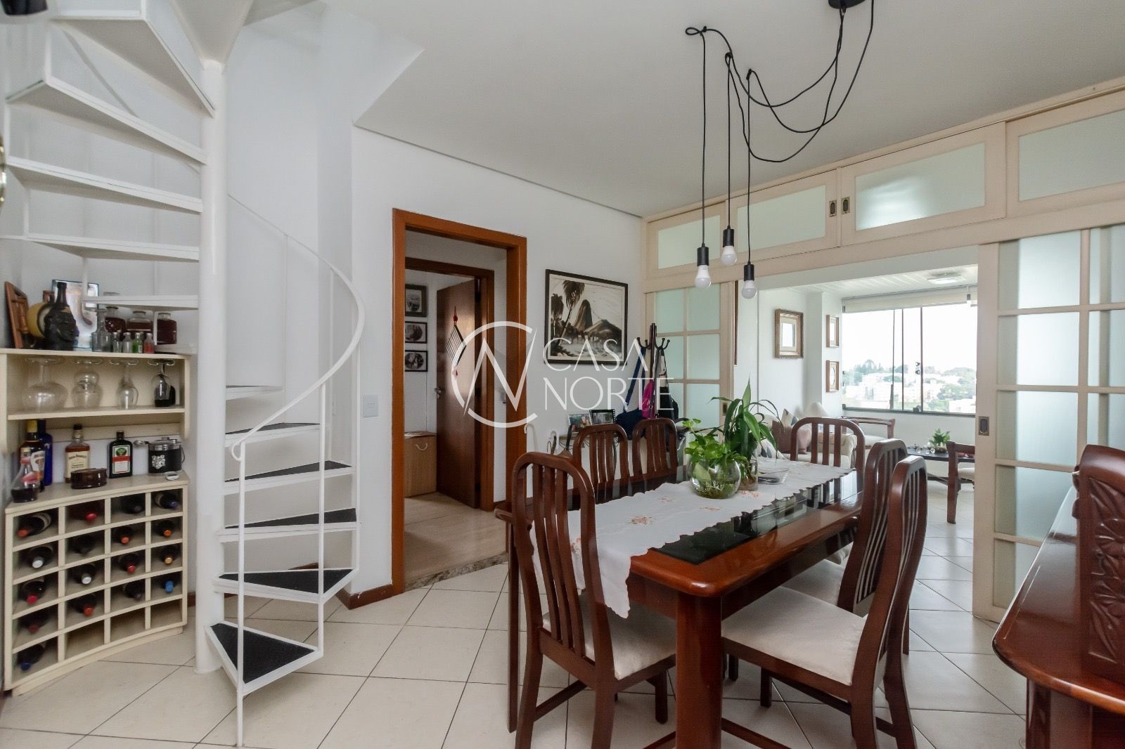 Cobertura à venda com 2 quartos, 147m², 2 suítes, 2 vagas, Rua Luiz de Camões no bairro Santo Antônio em Porto Alegre