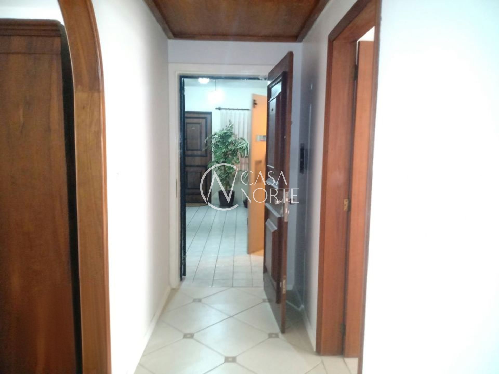 Apartamento à venda com 3 quartos, 104m², 1 suíte, 1 vaga, Rua Miguel Tostes no bairro Rio Branco em Porto Alegre