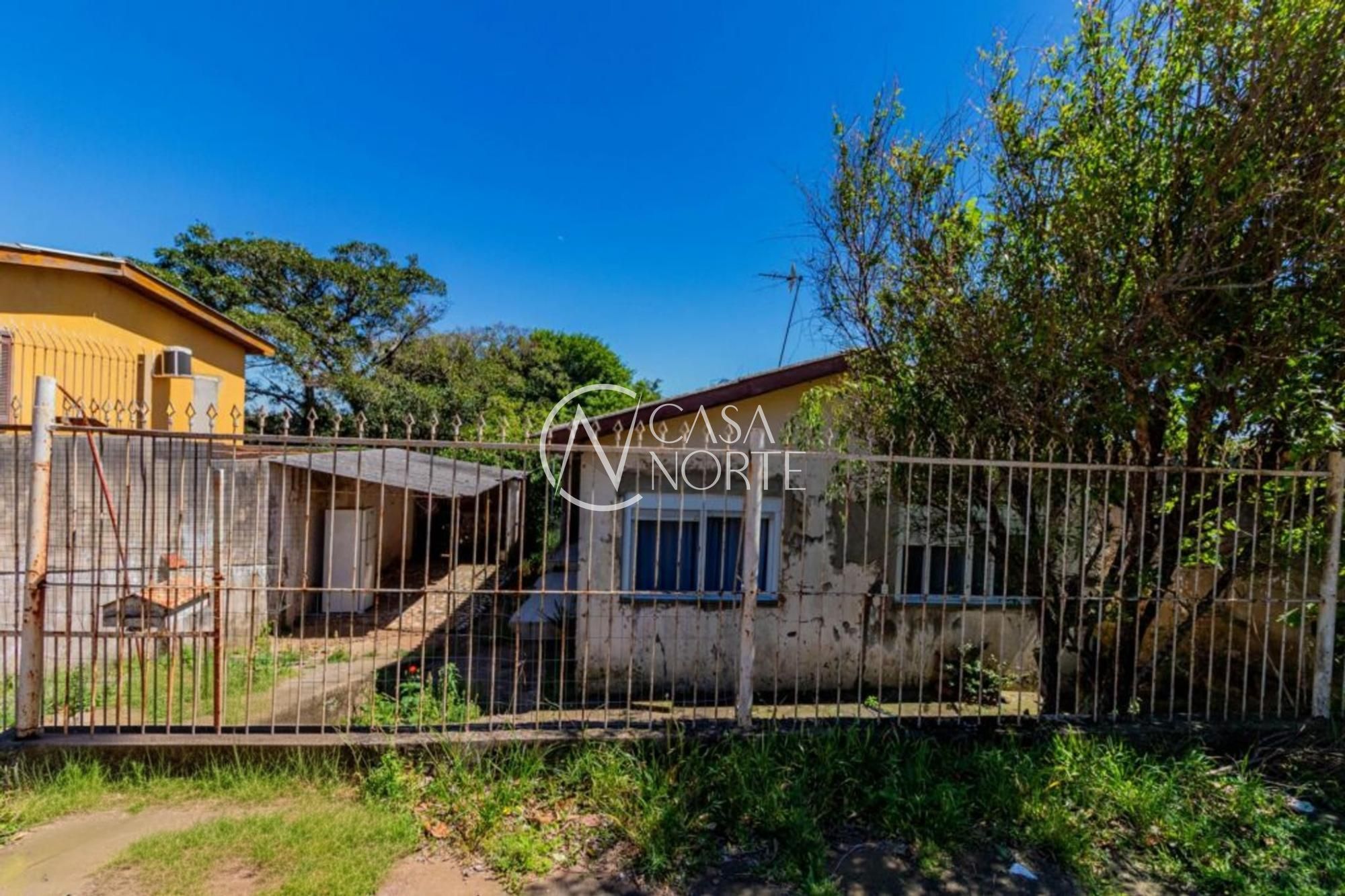 Casa à venda com 3 quartos, 372m², 2 vagas, Rua Parlamento no bairro Morro Santana em Porto Alegre