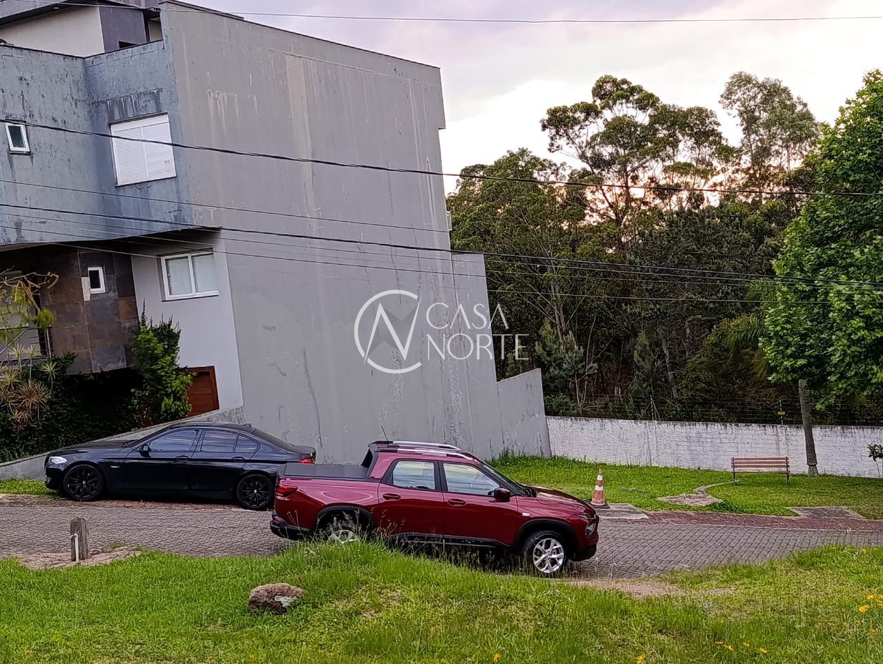 Terreno à venda com 1 quarto com 217m², 1 vaga, Avenida Juca Batista no bairro Hípica em Porto Alegre