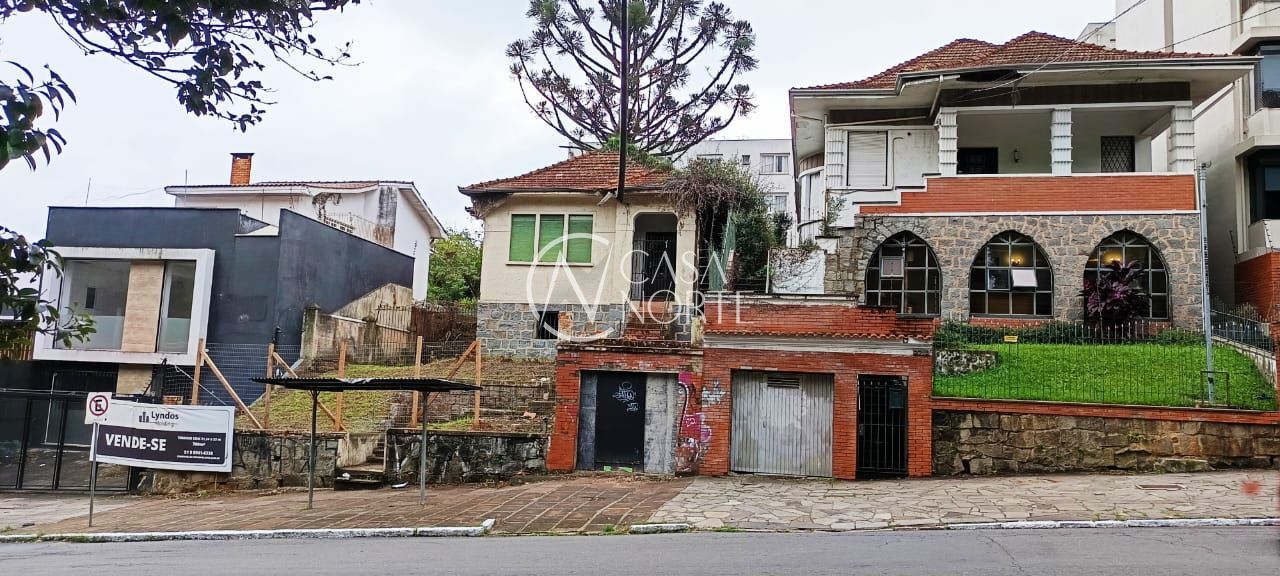 Casa à venda com 3 quartos, 430m², 2 vagas, Avenida Cristóvão Colombo no bairro São João em Porto Alegre