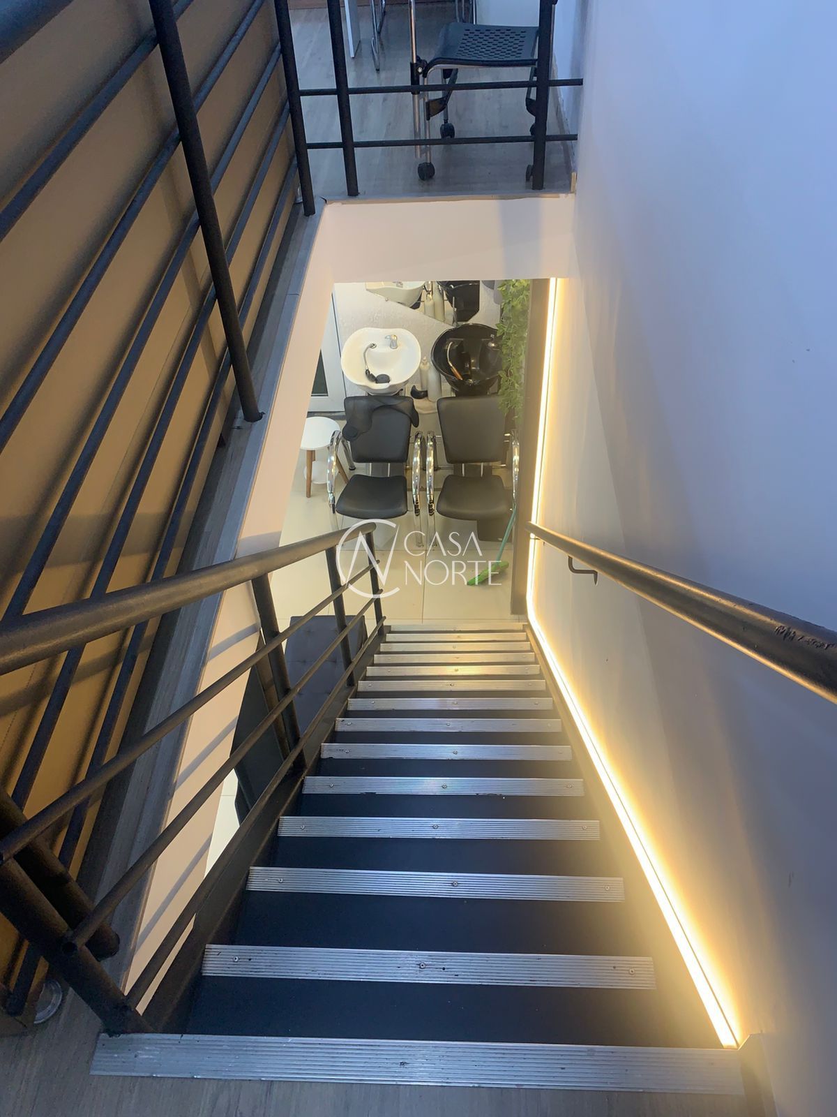 Loja à venda com 1 quarto, 110m², 2 vagas, Avenida Assis Brasil no bairro Passo da Areia em Porto Alegre