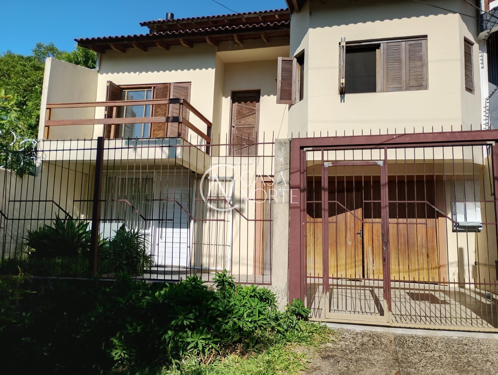 Casa à venda com 3 quartos, 287m², 1 suíte, 4 vagas, Avenida Doutor Petrônio Portella no bairro Parque Santa Fé em Porto Alegre