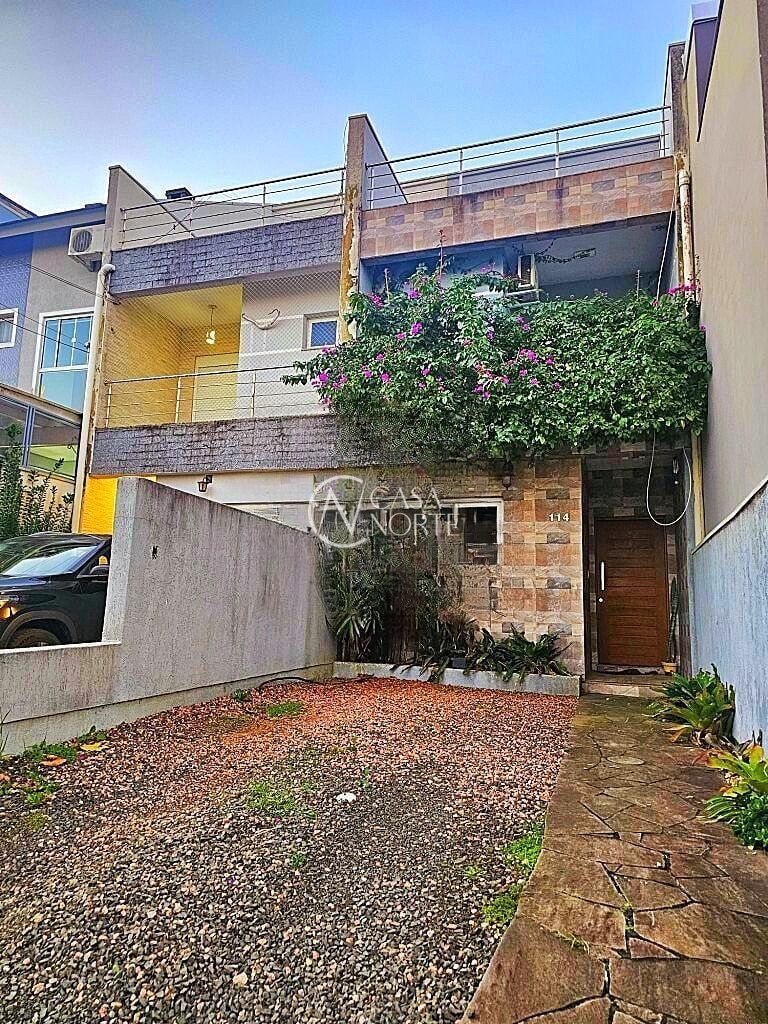 Casa de Condomínio à venda com 2 quartos, 201m², 2 suítes, 2 vagas, Rua Silvino Nedel no bairro Mário Quintana em Porto Alegre