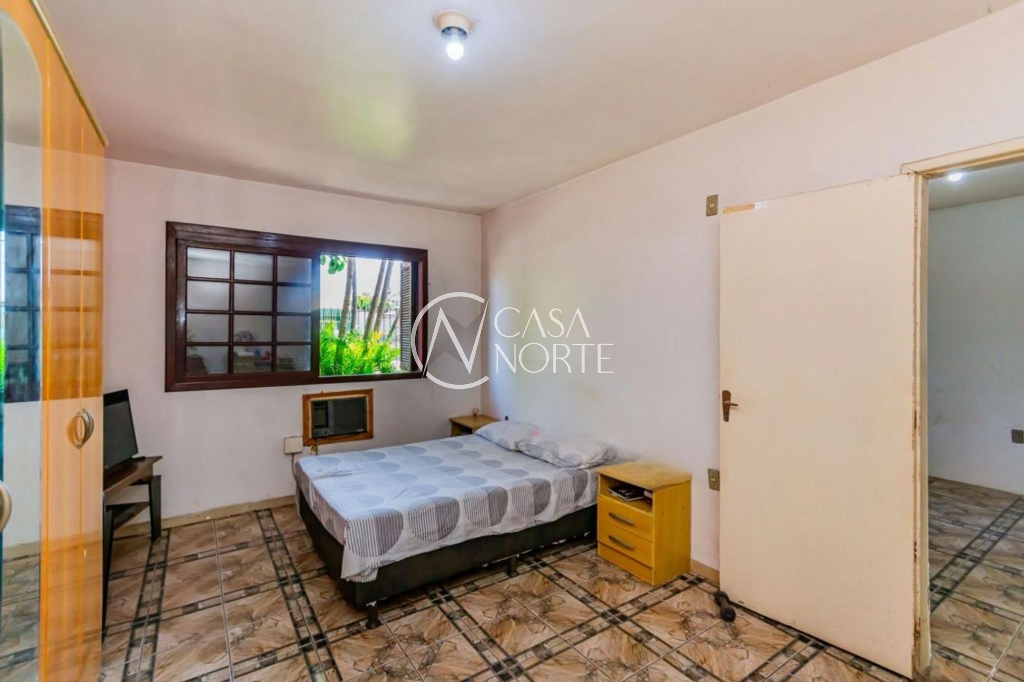 Casa à venda com 3 quartos, 103m², 4 vagas, Rua Rodrigo da Silva Pontes no bairro Sarandi em Porto Alegre