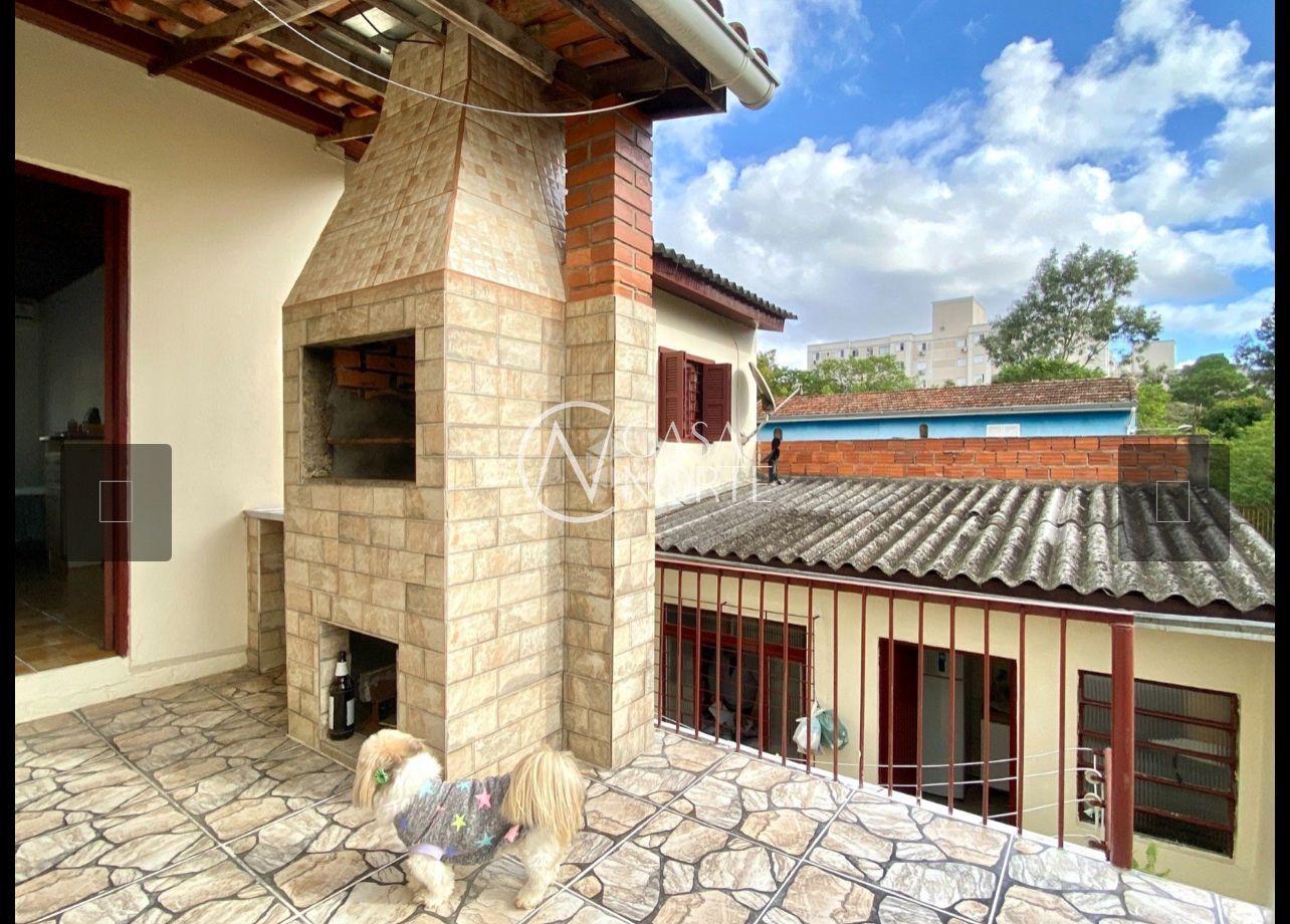 Casa à venda com 3 quartos, 100m², 1 suíte, 3 vagas, Rua Fernando Souto da Silva no bairro Morro Santana em Porto Alegre