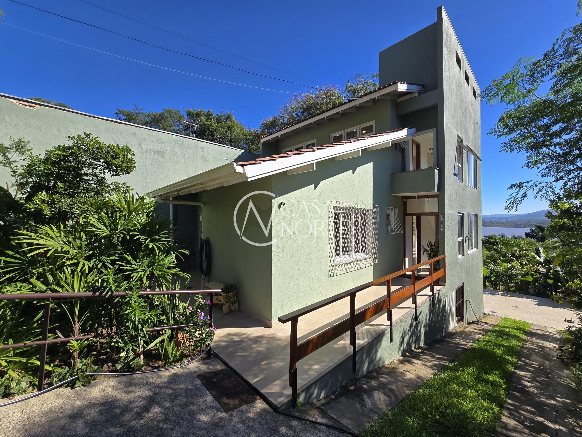 Casa à venda com 3 quartos, 210m², 1 suíte, 4 vagas, Rua Alfredo Inácio da Silveira no bairro Belém Novo em Porto Alegre