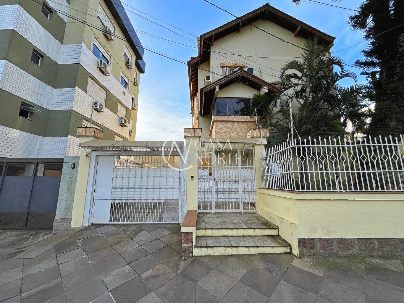 Casa de Condomínio à venda com 3 quartos, 206m², 1 suíte, 2 vagas, Rua Armando Barbedo no bairro Tristeza em Porto Alegre