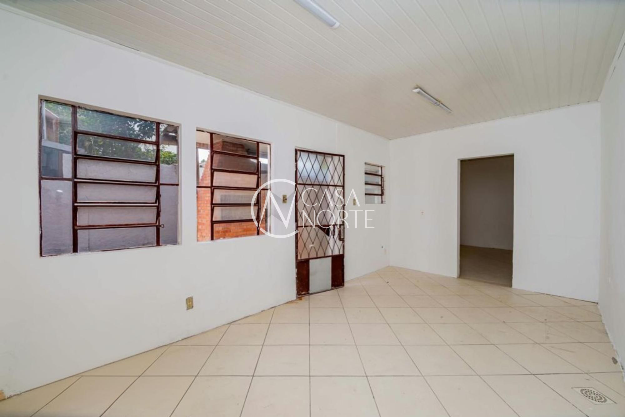 Casa à venda com 2 quartos, 70m², 4 vagas, Rua Atlântida no bairro Ipanema em Porto Alegre