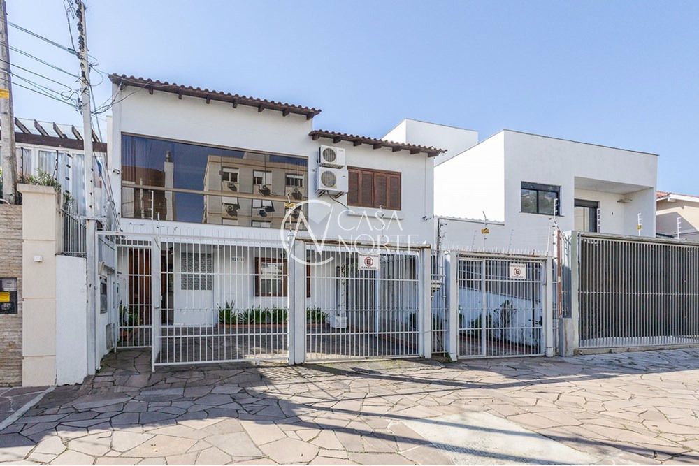 Casa à venda com 4 quartos, 344m², 2 suítes, 7 vagas, Rua Luzitana no bairro Higienópolis em Porto Alegre