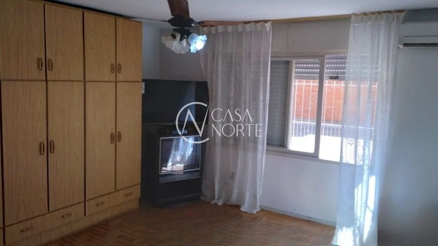 Casa à venda com 3 quartos, 172m², 1 suíte, 4 vagas, Rua Doutor Derly Monteiro no bairro Jardim Itu em Porto Alegre